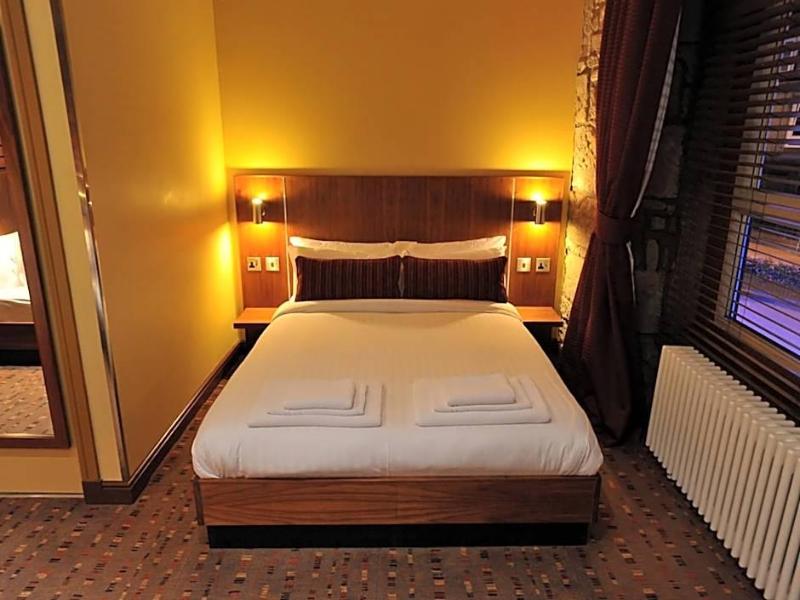 The Commercial Hotel image