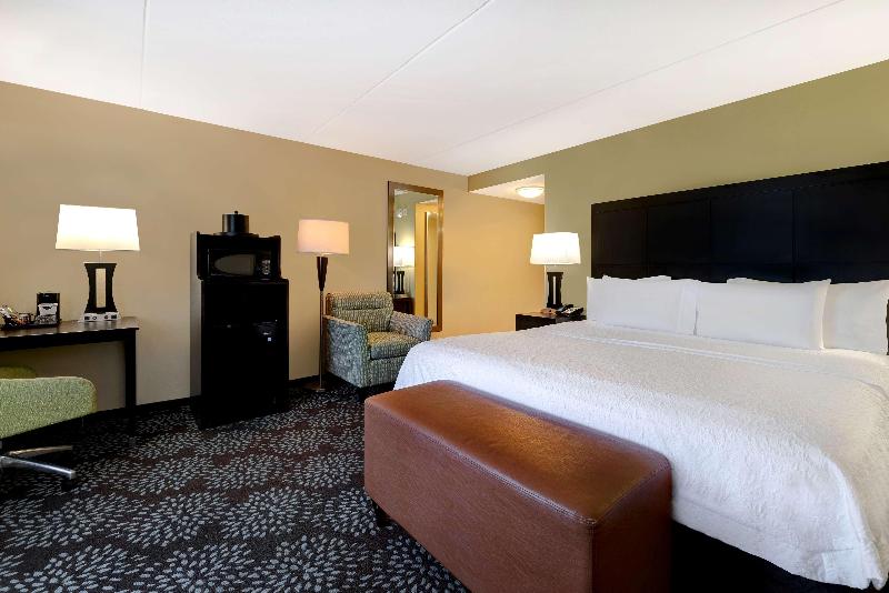 Hampton Inn & Suites Pensacola/Gulf Breeze image