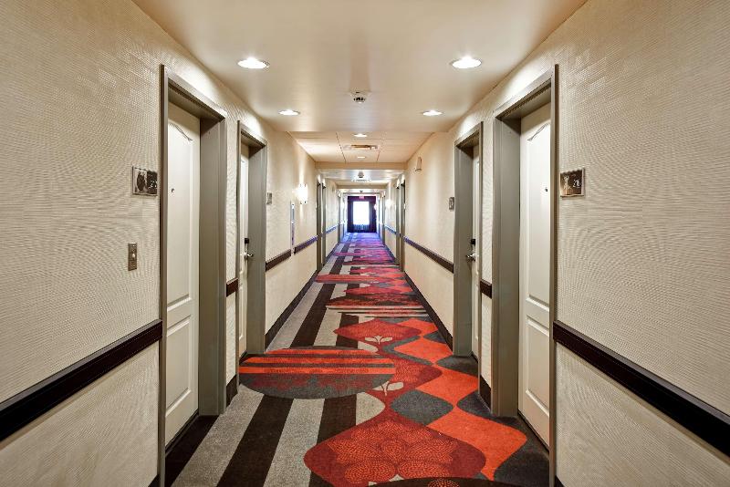 Hampton Inn Middletown image