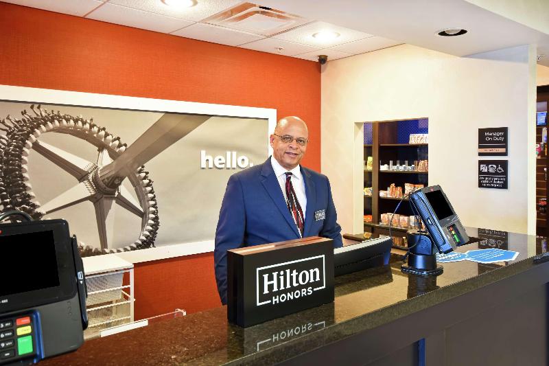 Hampton Inn Middletown image