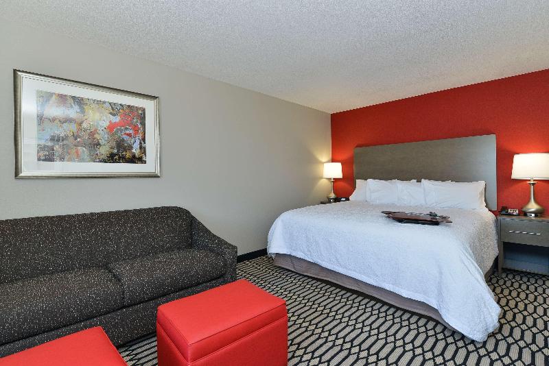 Hampton Inn Middletown image