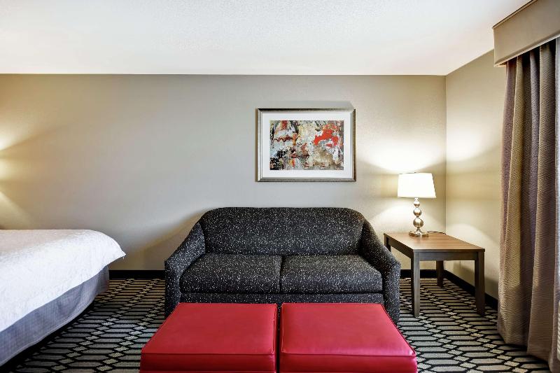 Hampton Inn Middletown image