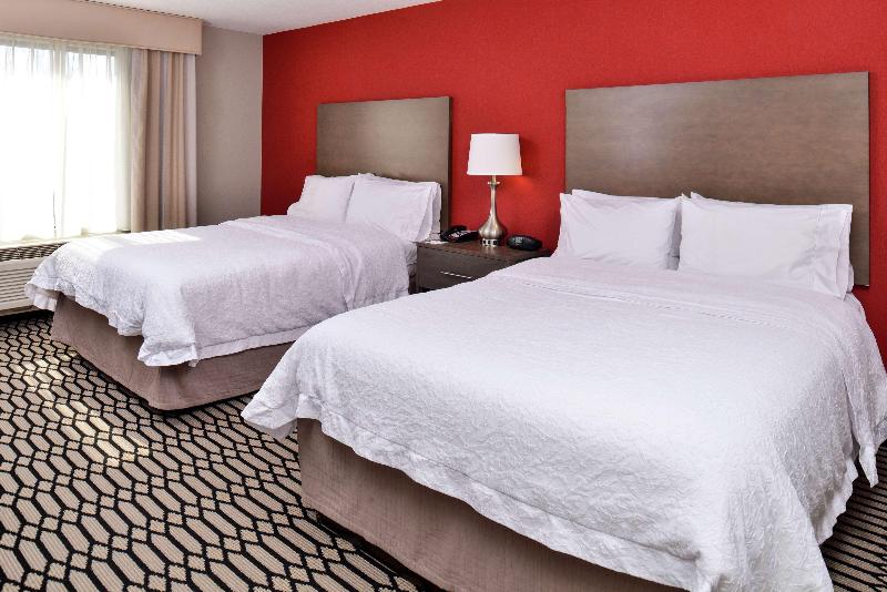 Hampton Inn Middletown image