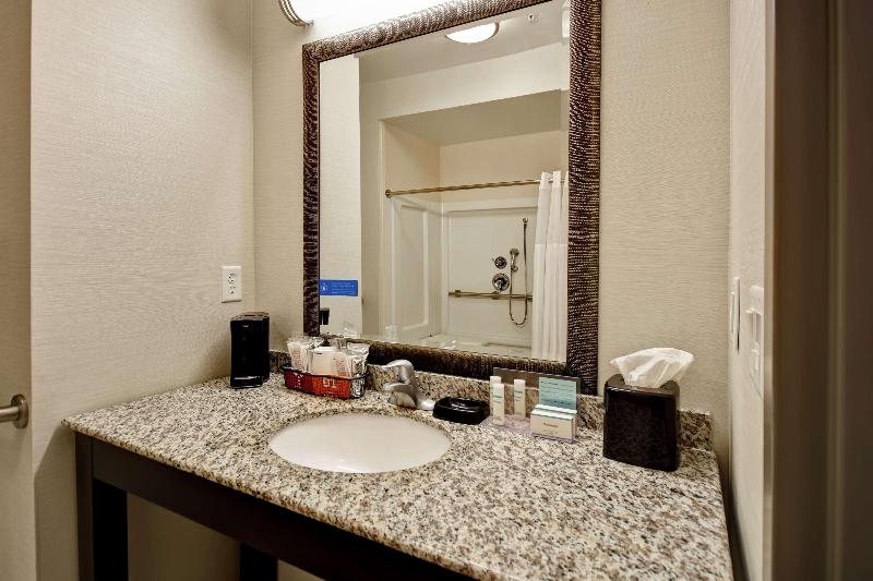 Hampton Inn Middletown image