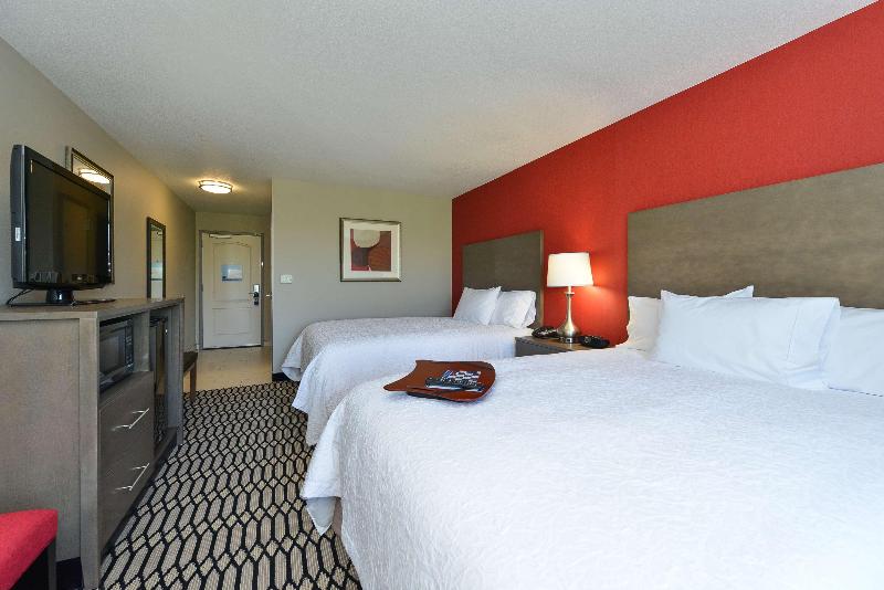 Hampton Inn Middletown image