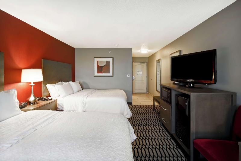 Hampton Inn Middletown image