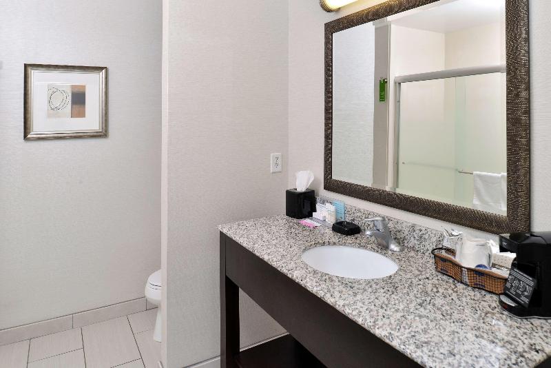 Hampton Inn Middletown image