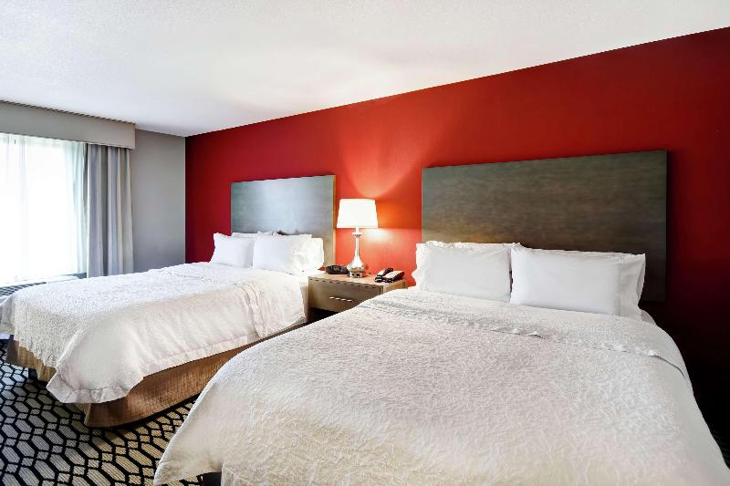 Hampton Inn Middletown image