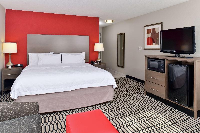 Hampton Inn Middletown image