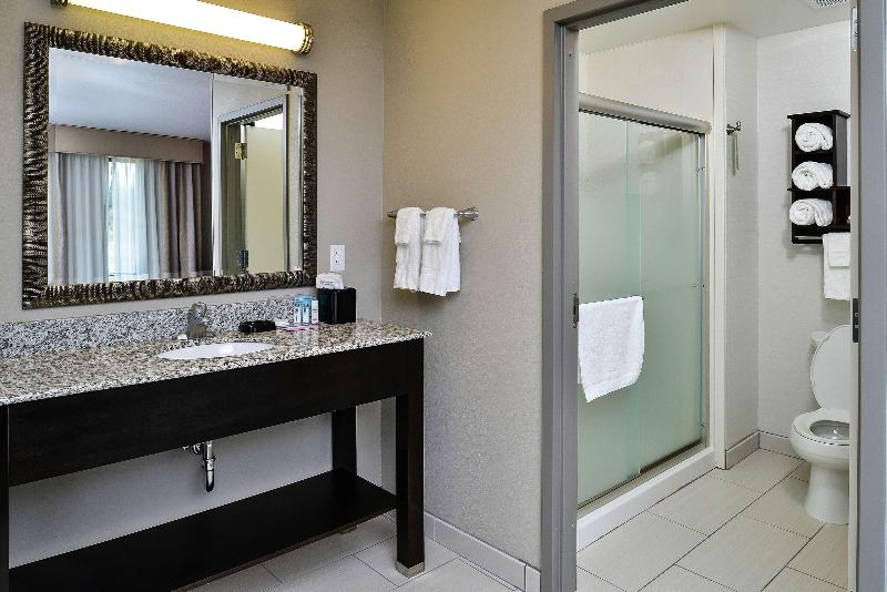 Hampton Inn Middletown image