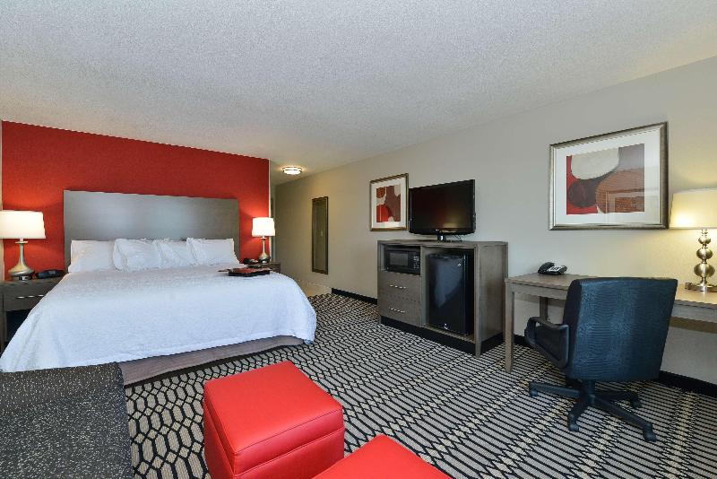 Hampton Inn Middletown image