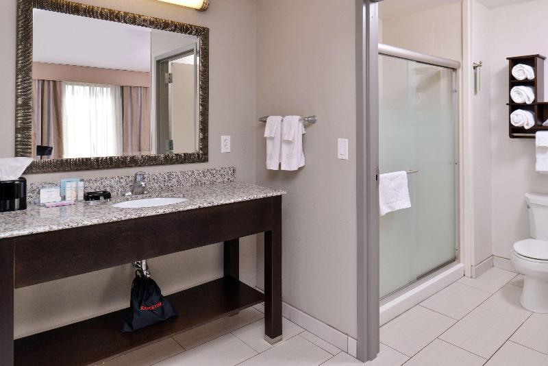Hampton Inn Middletown image
