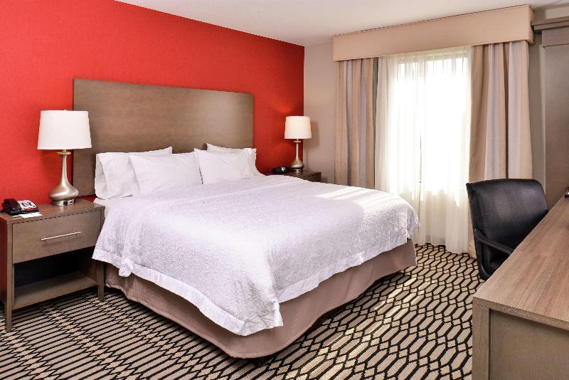 Hampton Inn Middletown image