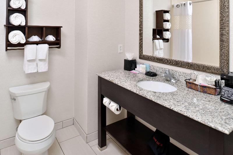 Hampton Inn Middletown image