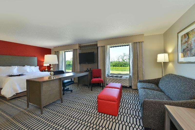 Hampton Inn Middletown image
