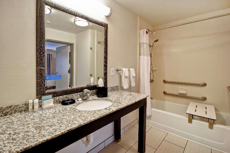 Hampton Inn Middletown image