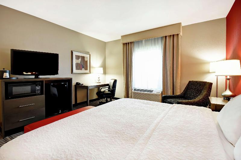 Hampton Inn Middletown image