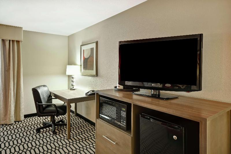 Hampton Inn Middletown image