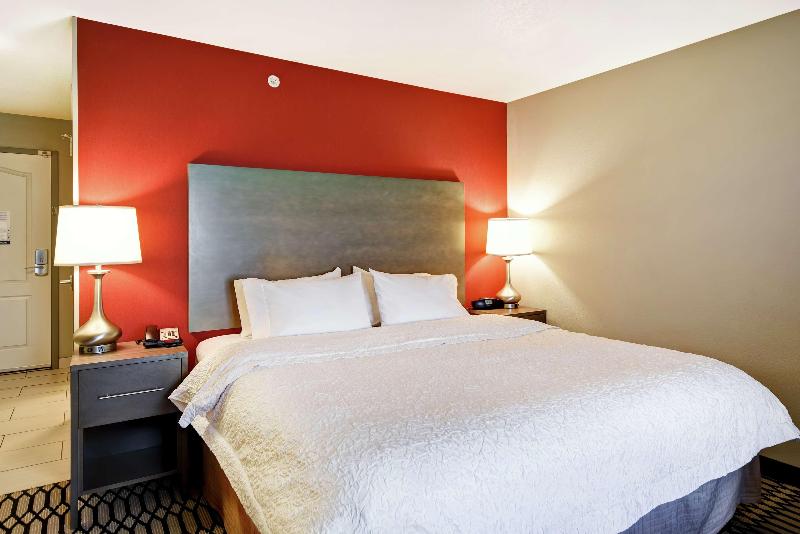 Hampton Inn Middletown image