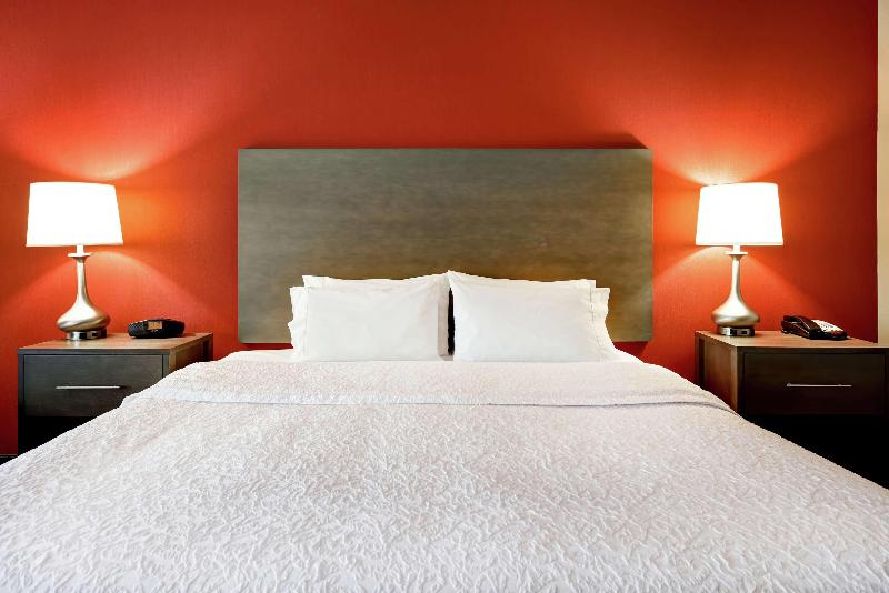 Hampton Inn Middletown image