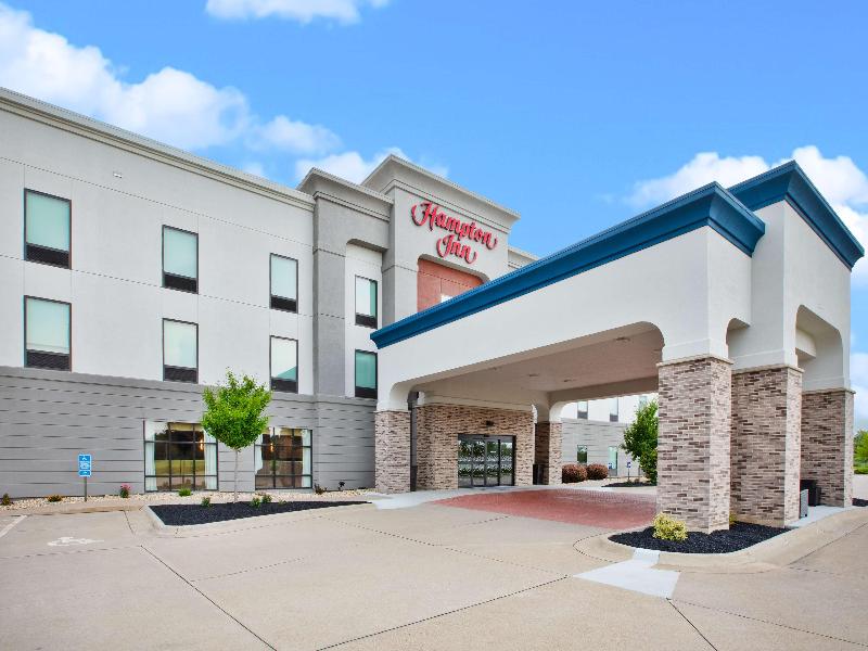 Hampton Inn Clinton image