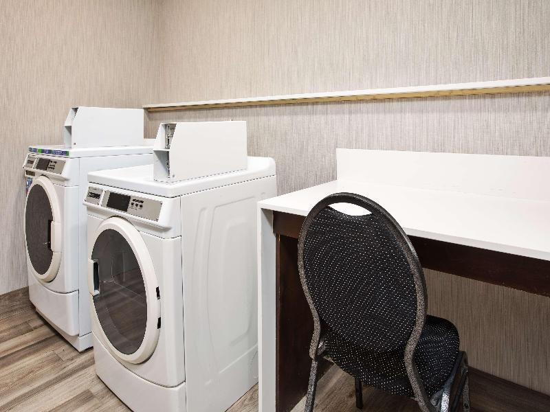 Hampton Inn Clinton image