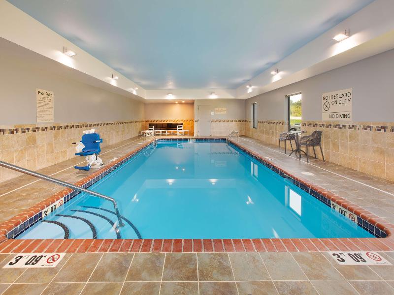 Hampton Inn Clinton image