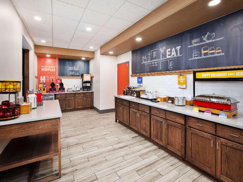 Hampton Inn Clinton image