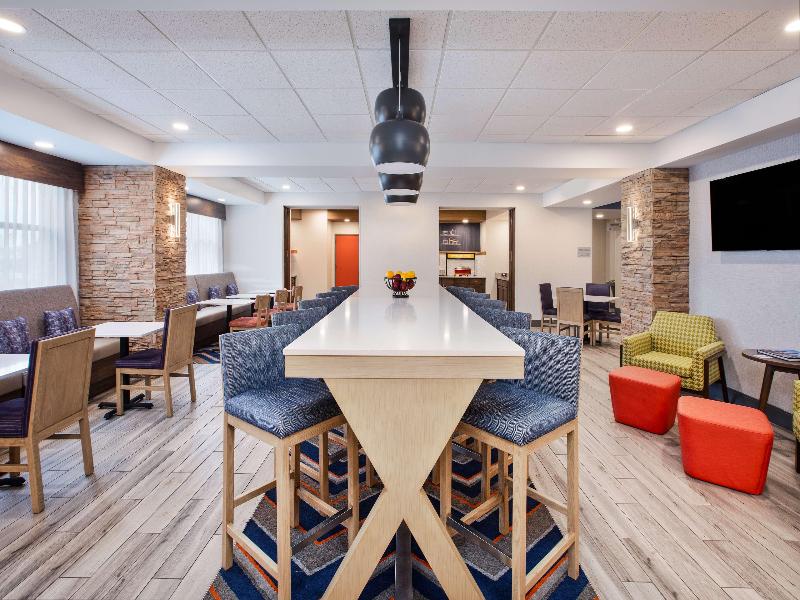 Hampton Inn Clinton image