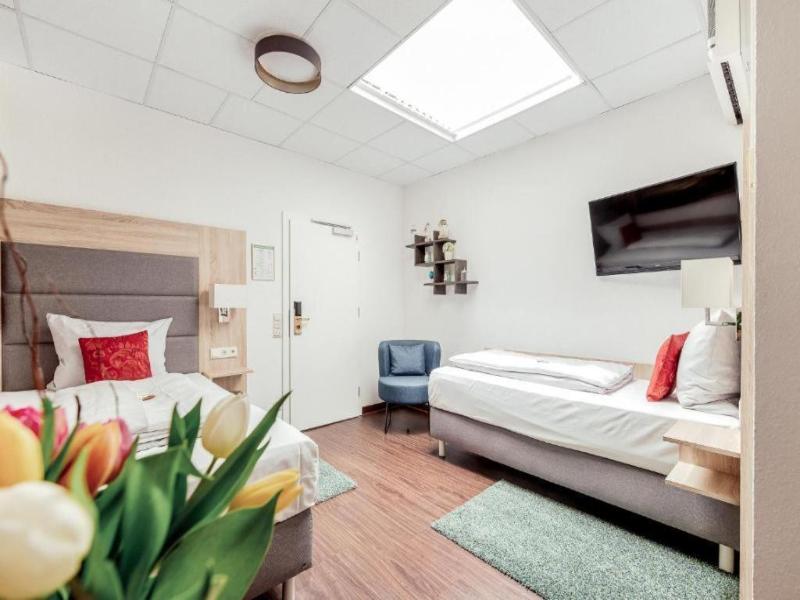 Pallas Hotel image
