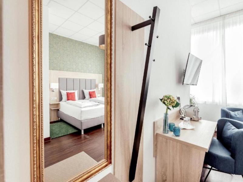 Pallas Hotel image