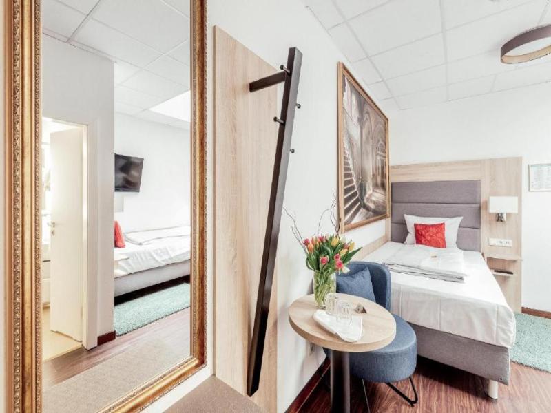 Pallas Hotel image