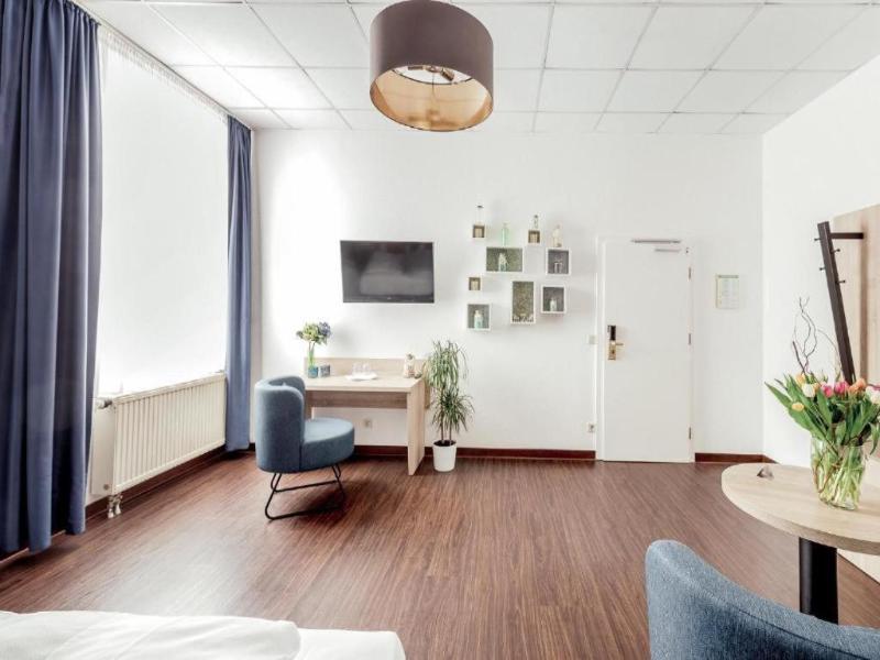 Pallas Hotel image
