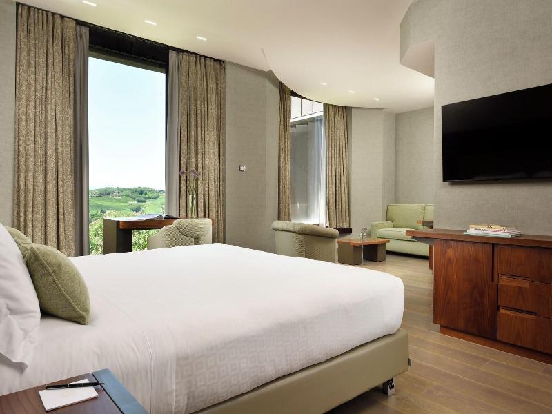 Il Boscareto Resort E Spa image