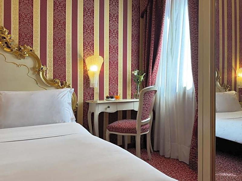 Hotel Alcyone image