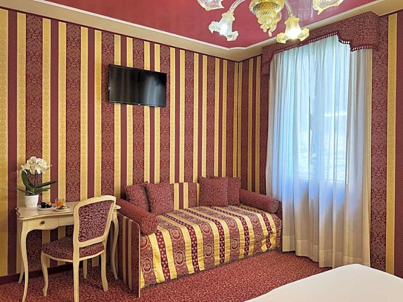 Hotel Alcyone image