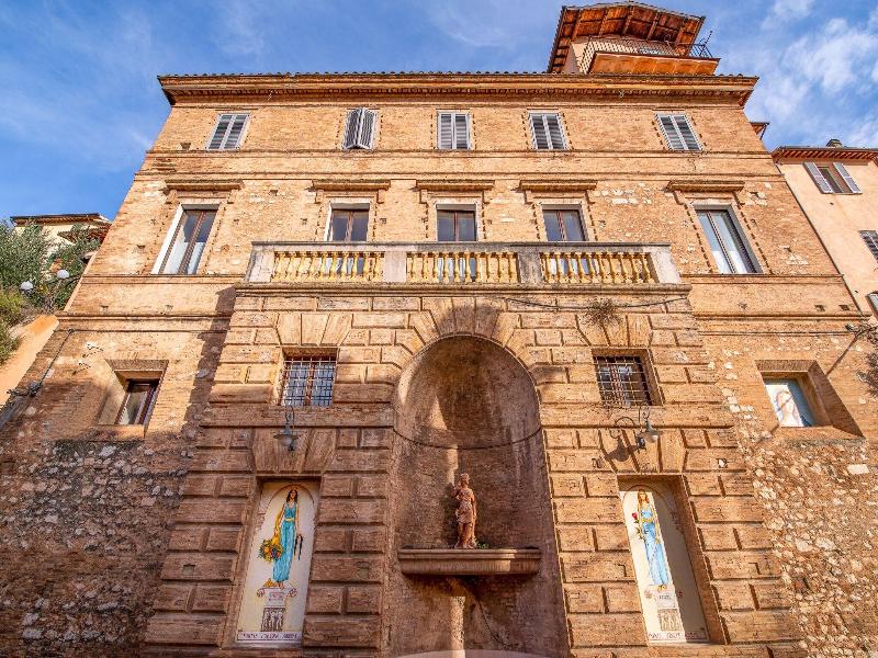 Trevi Hotel image