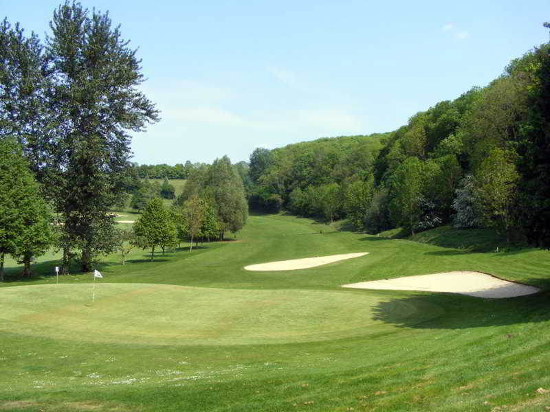 Les Belleme Golf Apartments image