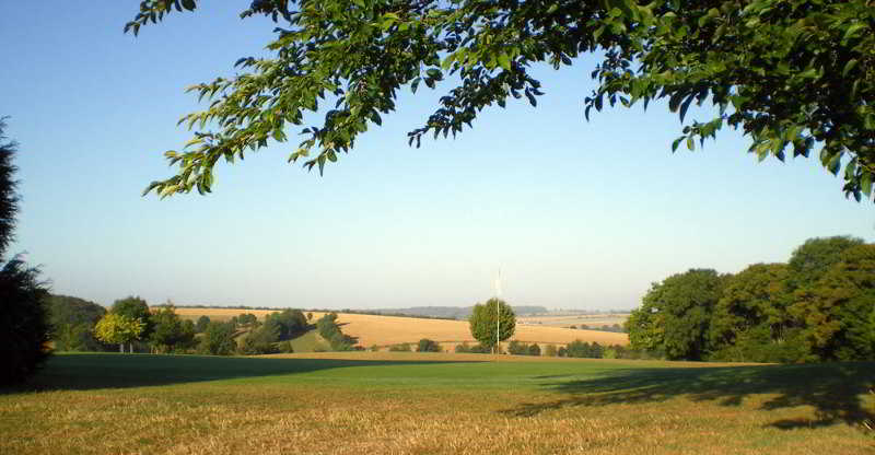 Les Belleme Golf Apartments image