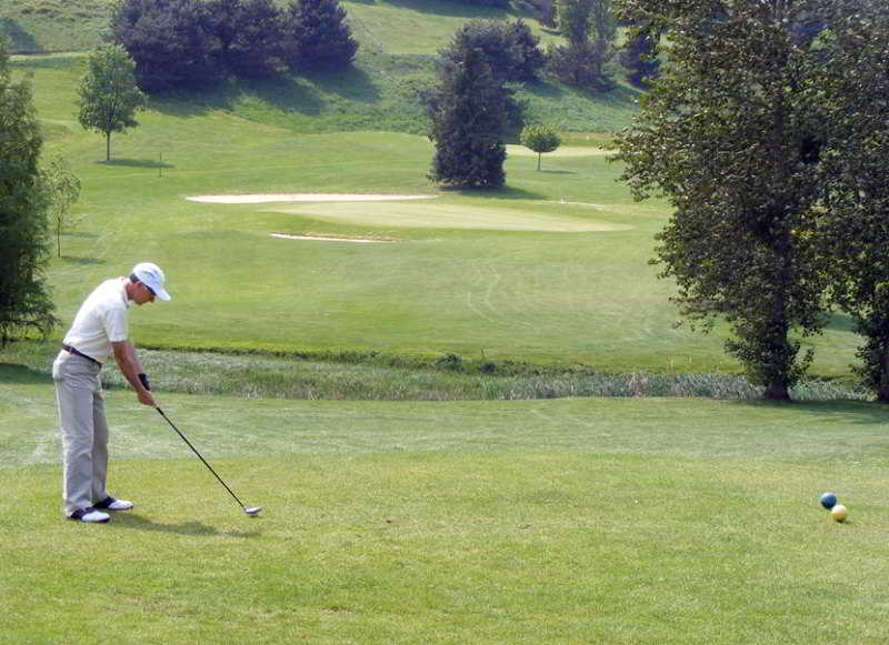 Les Belleme Golf Apartments image
