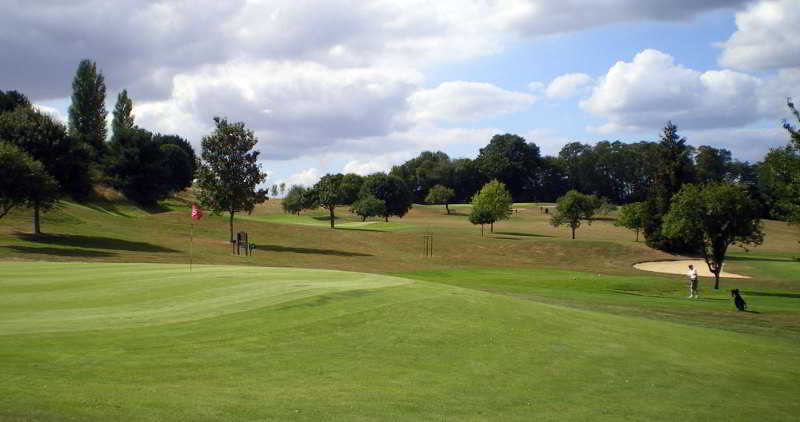 Les Belleme Golf Apartments image