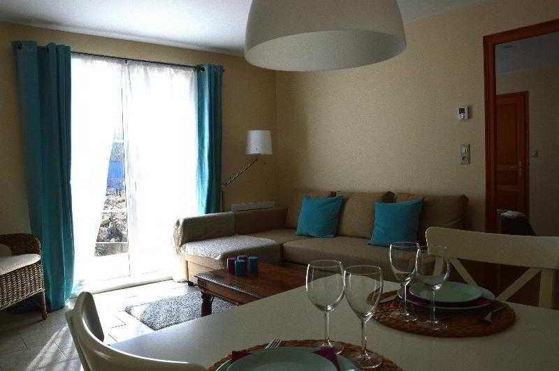 Les Belleme Golf Apartments image