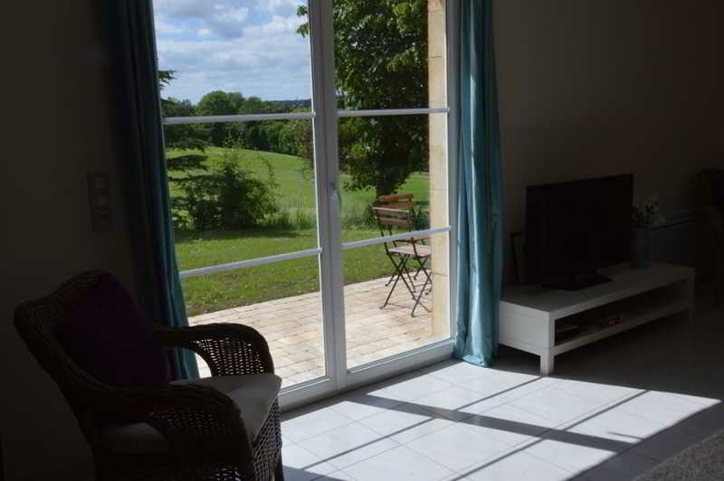 Les Belleme Golf Apartments image