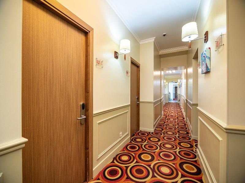 Mildom Apartments image