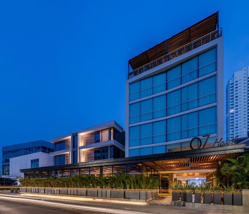 Oz Hotel image