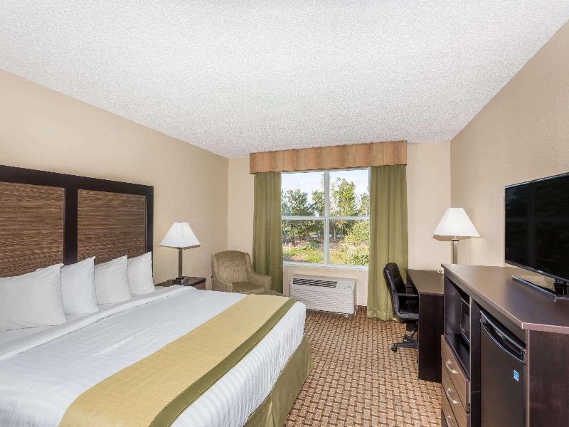 Baymont by Wyndham Fort Myers Airport image