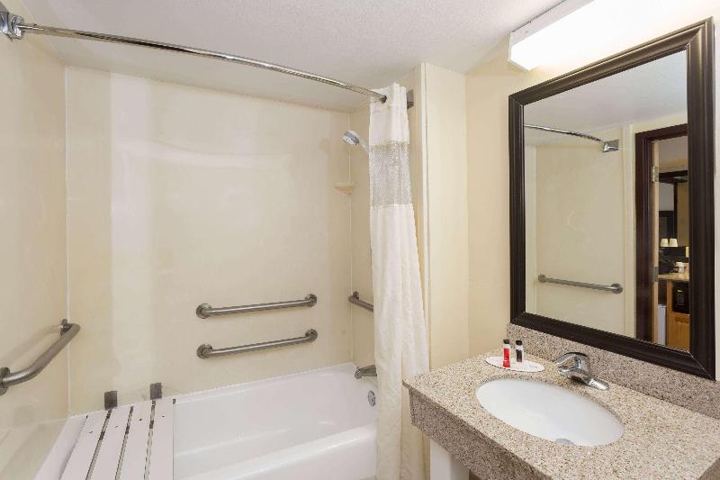 Hotel Baymont by Wyndham Fort Myers Airport