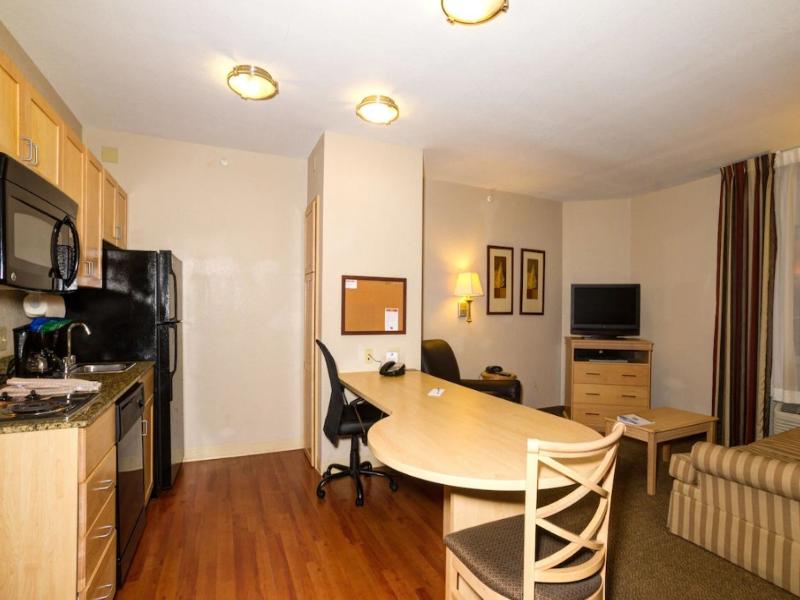 Candlewood Suites Ft Myers I-75 By IHG image