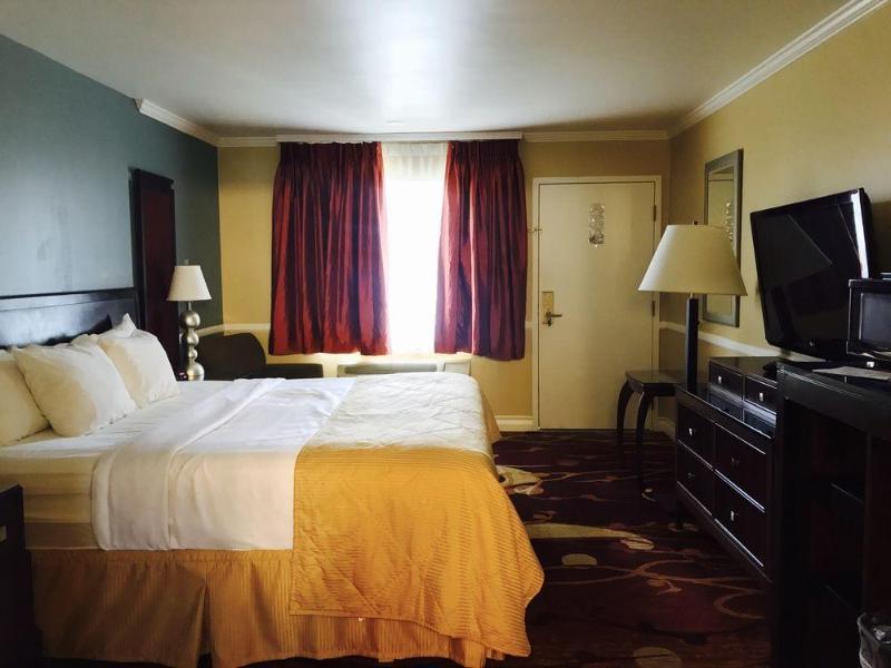 Clarion Inn Near China Lake Naval Station image