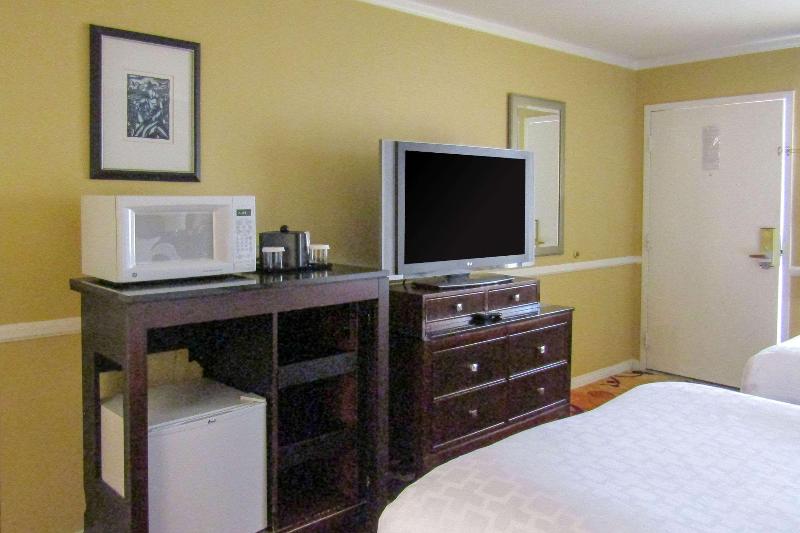 Clarion Inn Near China Lake Naval Station image